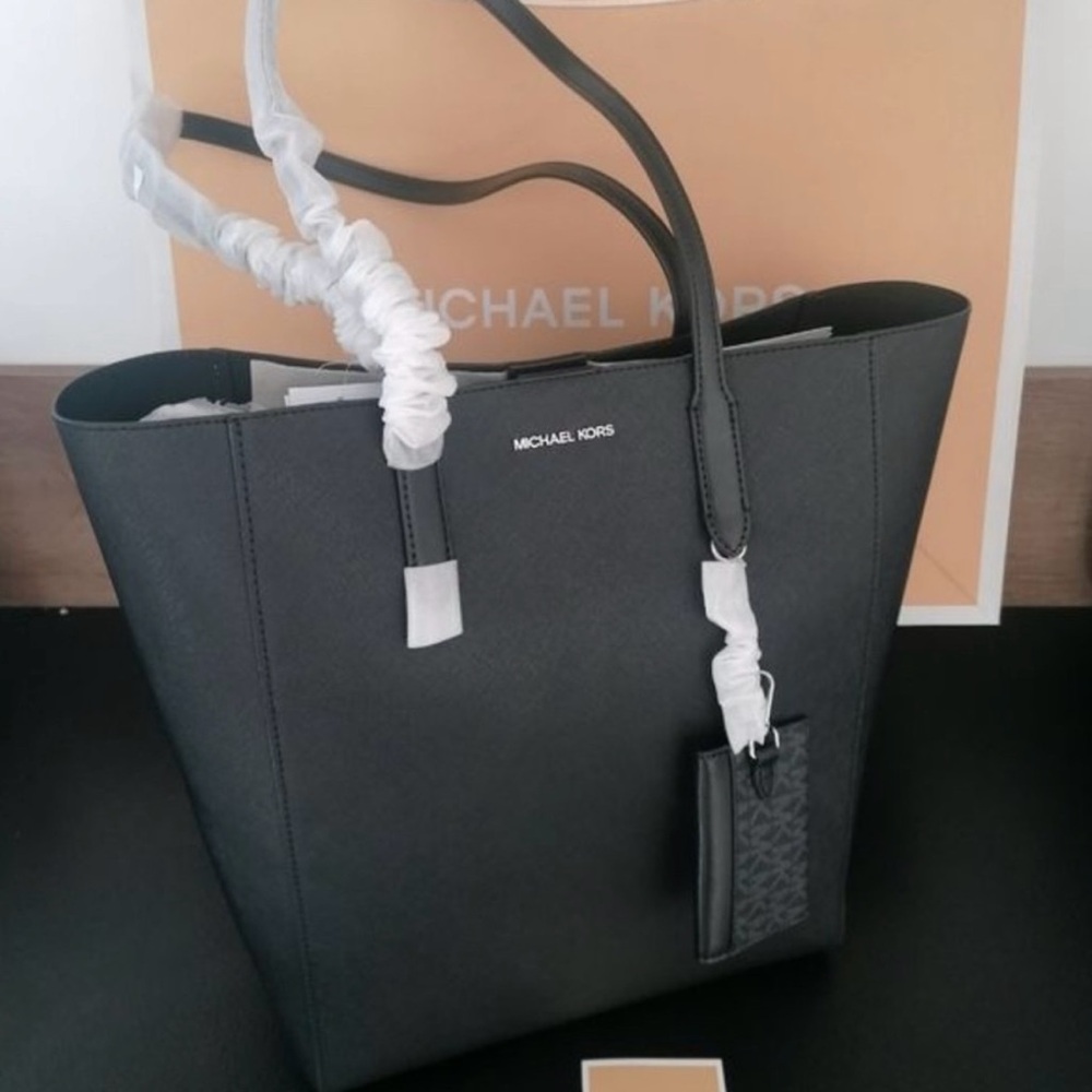 NWT Vincent Large Saffiano Leather Tote Bag with Card Case
